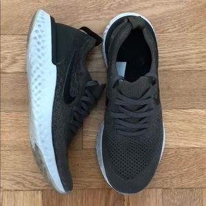 WMNS Nike Epic React Flyknit Olive